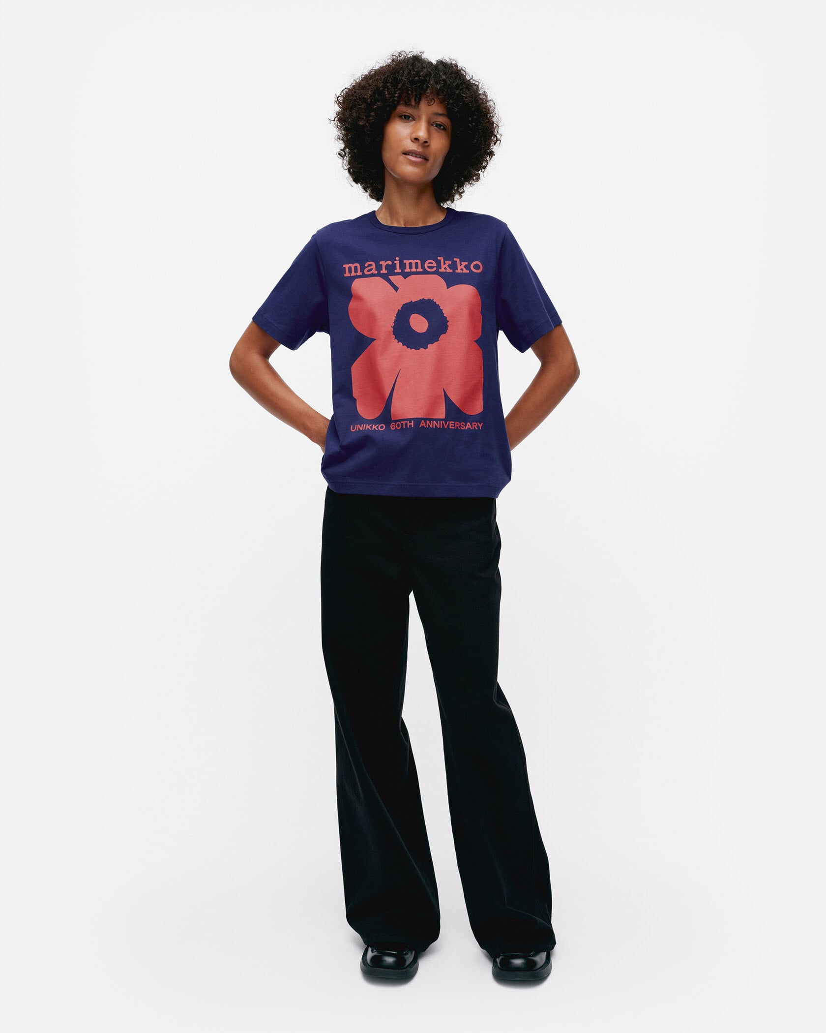 アジア限定】Erna Unikko Placement 60th Tシャツ | Maija Isola 