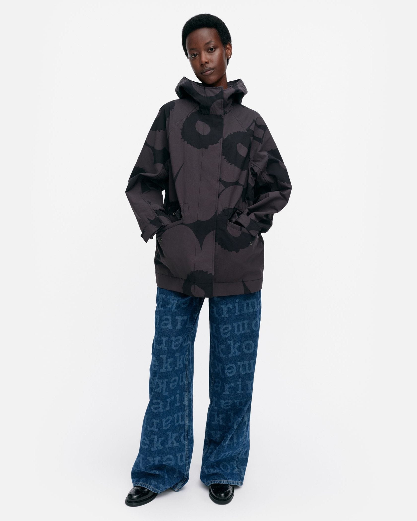 Musteet Unikko コート