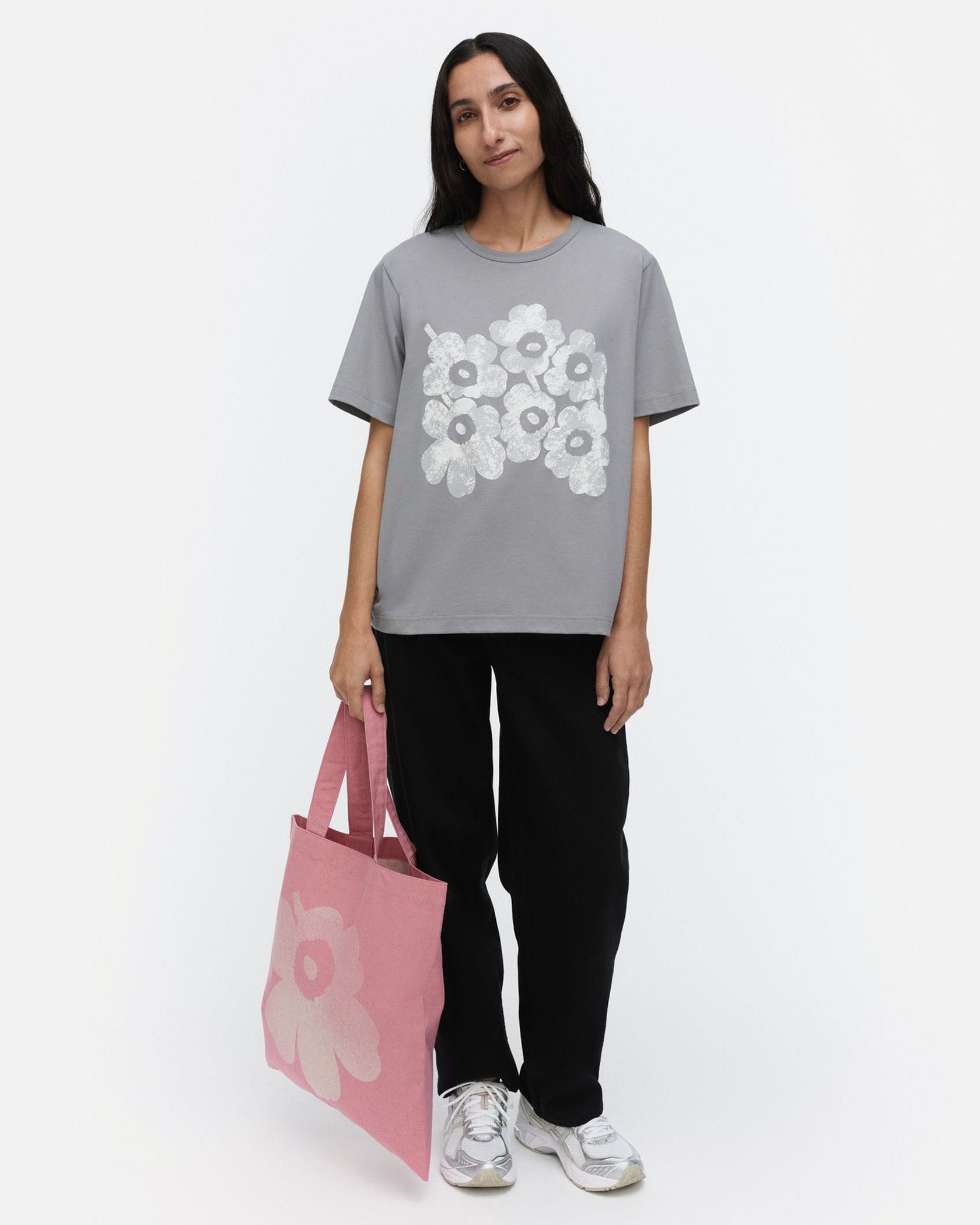 一部店舗・オンラインストア限定】Erna Unikko Placement Tシャツ