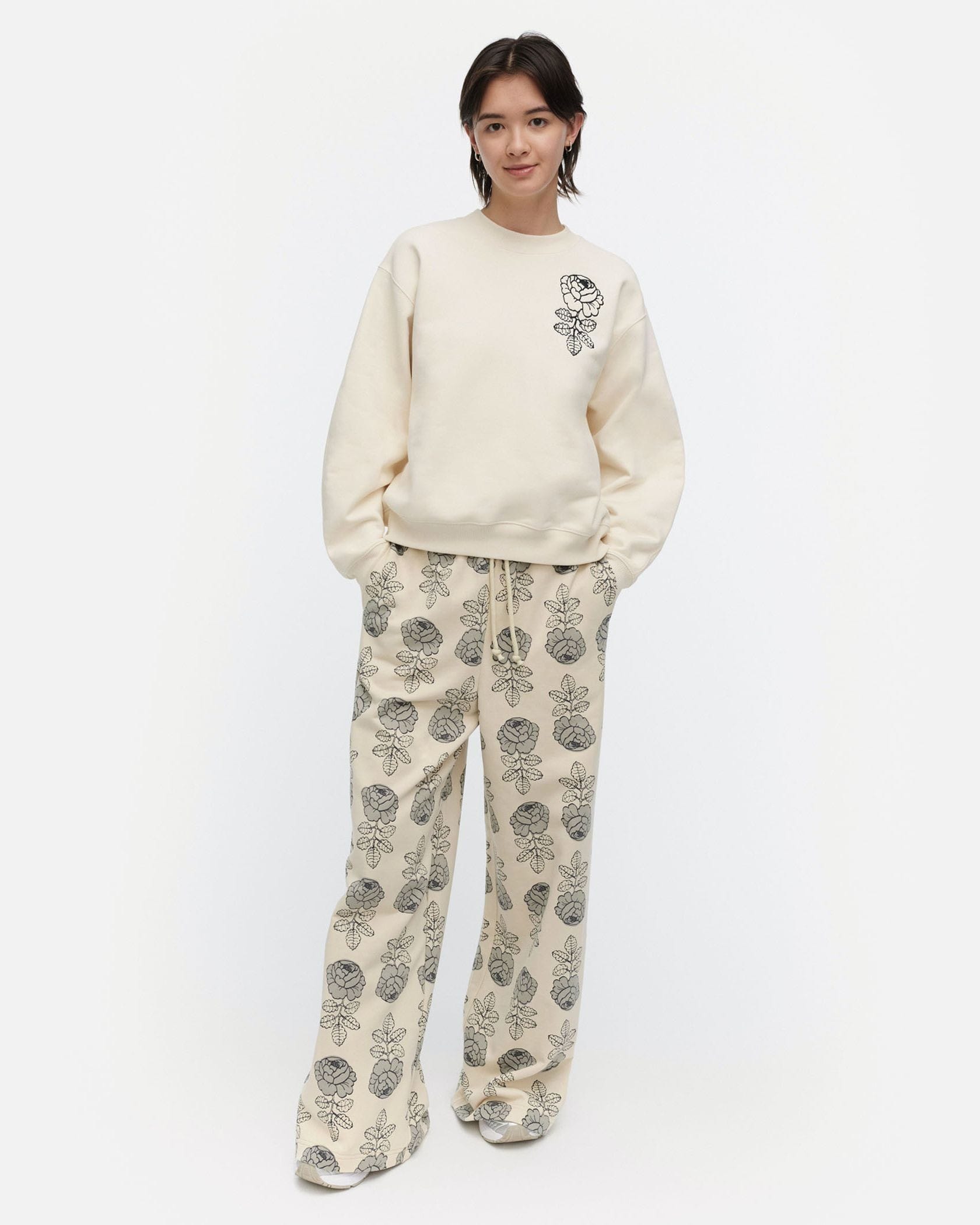Puuska Vihkiruusu スウェットパンツ | Maija Isola | Marimekko