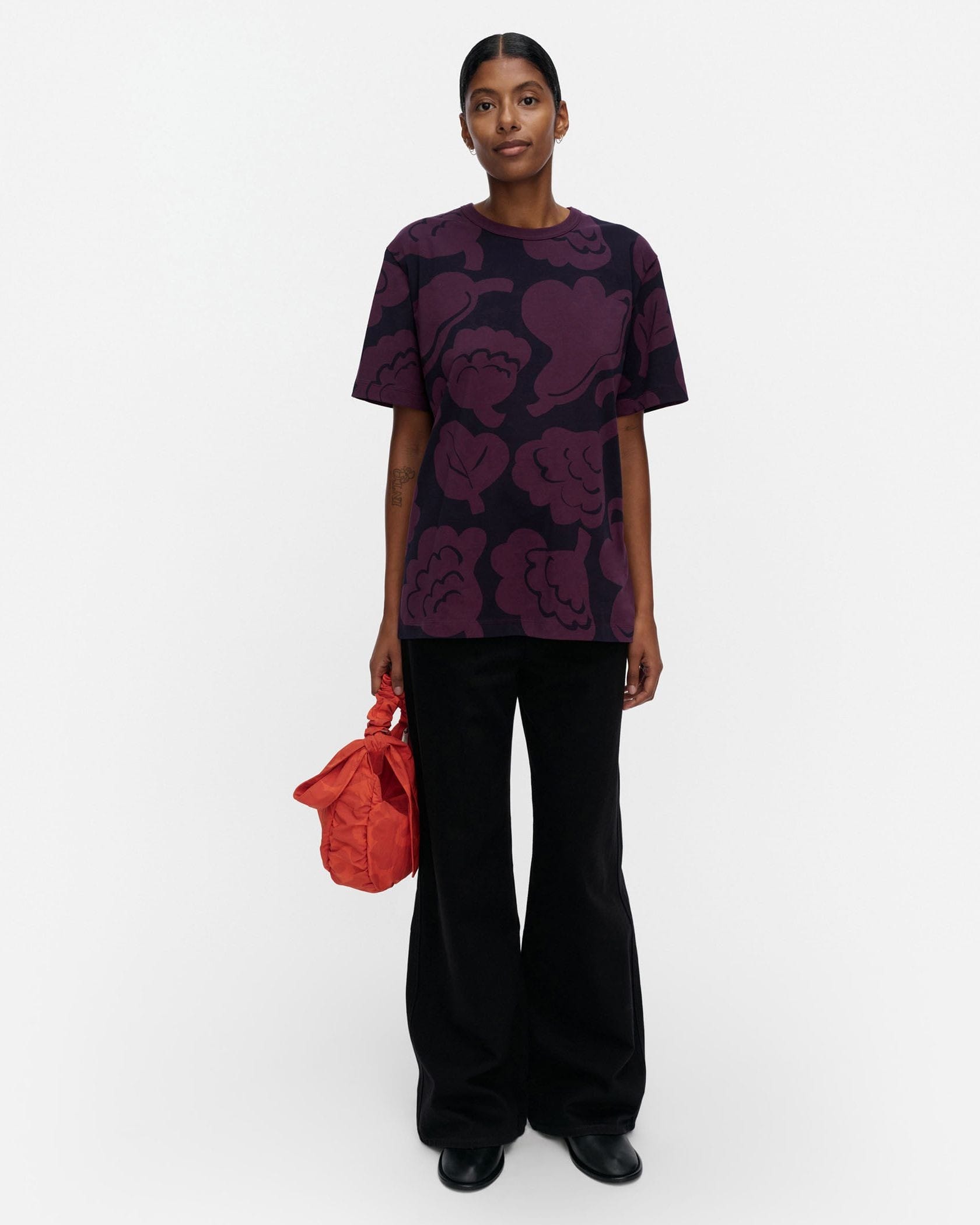 Skenaario Kukasta kukkaan Tシャツ | Erja Hirvi | Marimekko