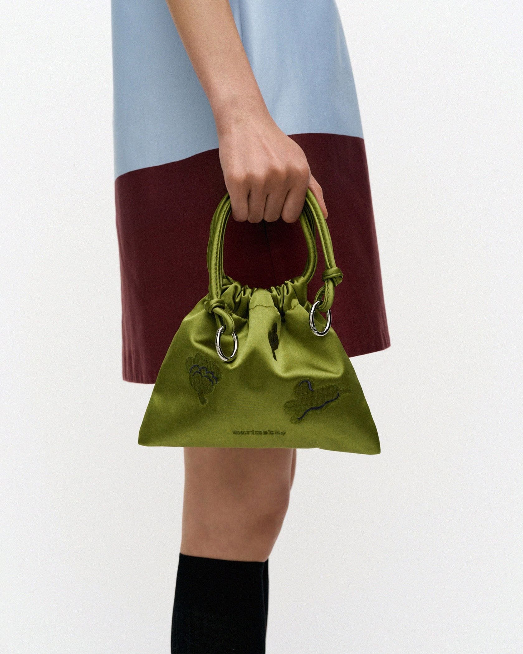 Cirra Satin Kukasta kukkaan バッグ | Erja Hirvi | Marimekko