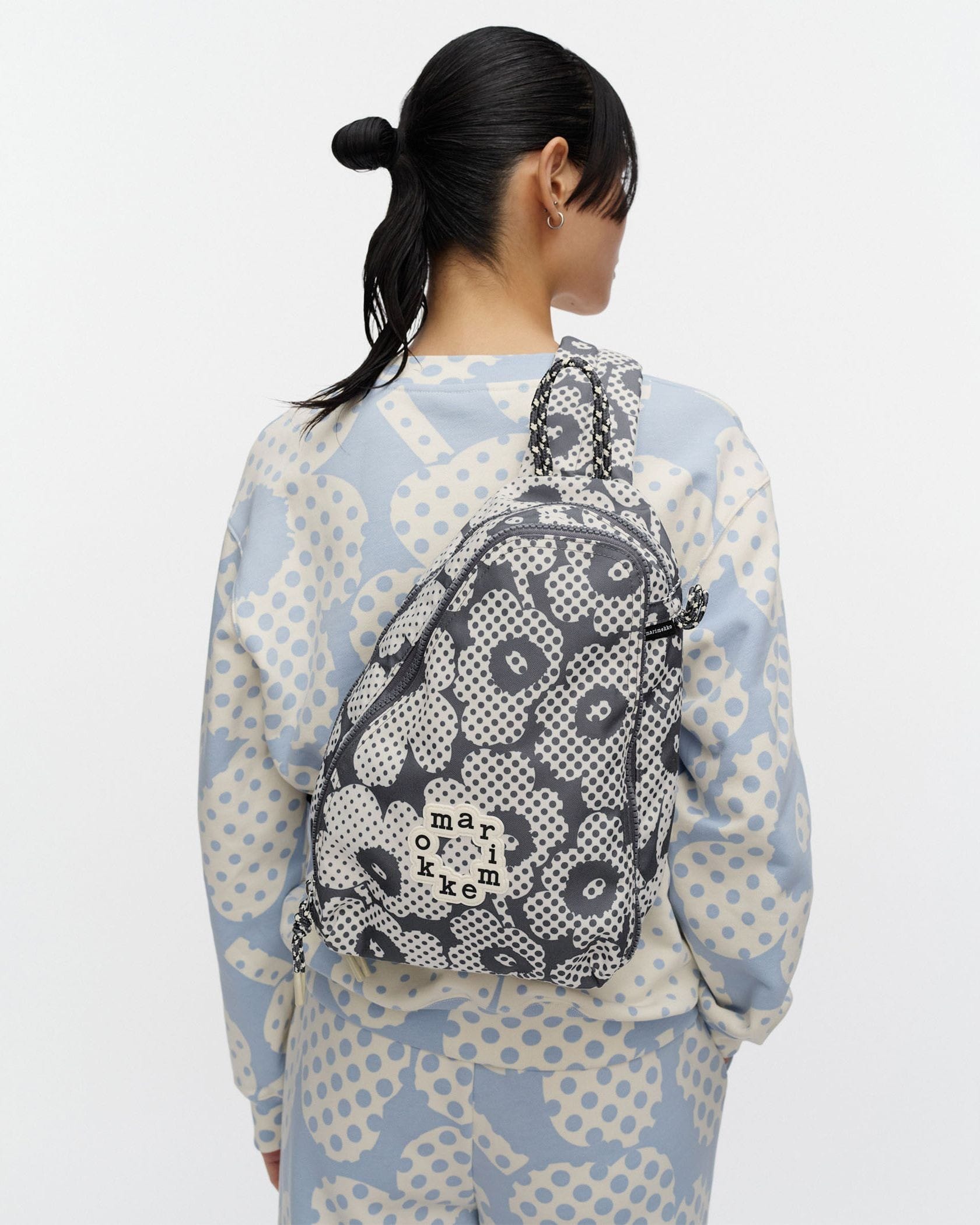 新品 マリメッコ marimekko ロゴ入り バックパック アイボリー タグ付 Pirtea Mini Unikko バックパック | Maija Isola | Marimekko