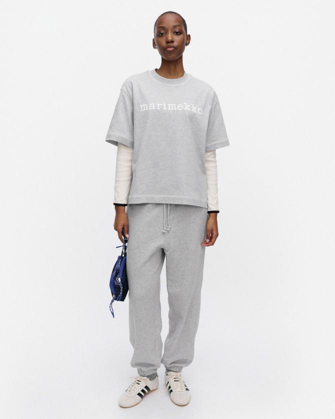【オンラインストア限定】Pyorteet Logo Placement Tシャツ