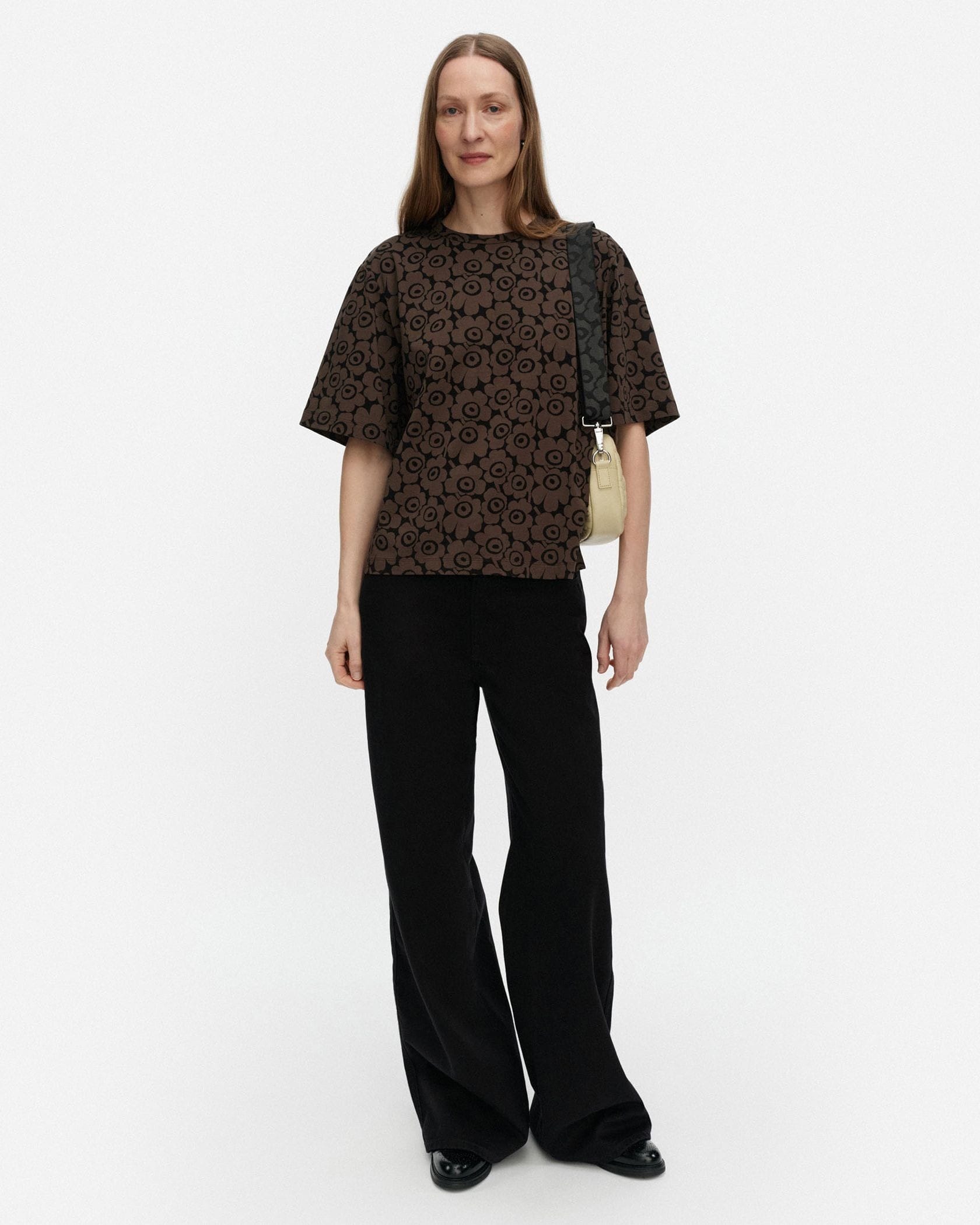 Juulia Unikko Tシャツ