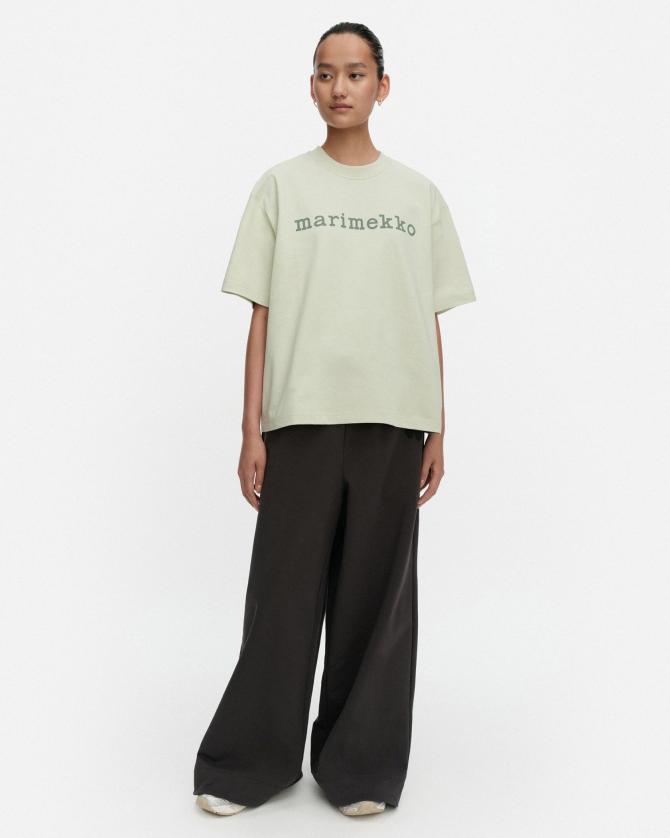 Veisto Logo Placement Tシャツ